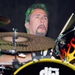 Νεκρός ο ντράμερ των Cracker και των Social Distortion