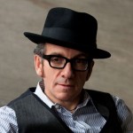 Ο Elvis Costello ερμηνεύει Johnny Cash