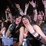 Οι fans του heavy metal, το mosh pit και οι απομακρυσμένες φυλές της Νέας Γουινέας