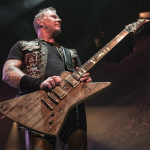 Ο James Hetfield φτιάχνει κιθάρα με ξύλο από το γκαράζ των πρώτων ηχογραφήσεων