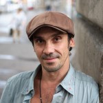 O Manu Chao στο πλευρό των μουσικών του δρόμου της Θεσσαλονίκης