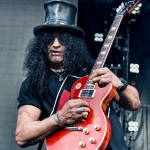 Slash: «Το καπέλο και τα μαλλιά κρύβουν την ντροπαλότητά μου»