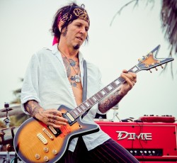 Tracii Guns: «Η πρώτη φορά που συνάντησα τον Axl Rose» 