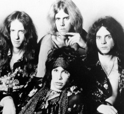 Εγκαταλειμμένο σε δάσος το πρώτο βαν περιοδειών των Aerosmith 