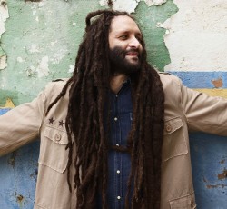 Ο Αlborosie διασκευάζει Metallica! 