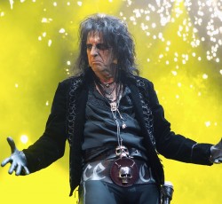 «Εκνευριστικά ντροπαλά τα νέα αγόρια της rock»