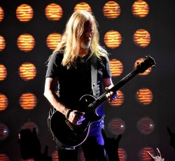 Οι Alice In Chains αποτίουν φόρο τιμής στον Chris Cornell 