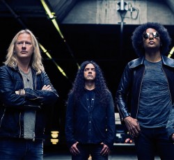 «Αυτοί είναι οι Alice In Chains. Σε όποιον αρέσει…» 