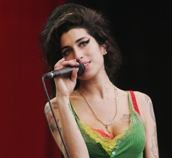 Το ολόγραμμα της Amy Winehouse βγαίνει σε περιοδεία 