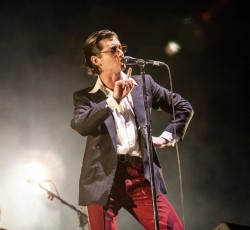 Οι Arctic Monkeys διασκευάζουν White Stripes 