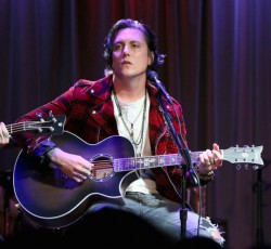  Ένα live ακουστικό clip από τους Avenged Sevenfold 