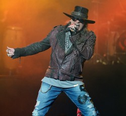Οι Guns N’ Roses «κόβουν» ρατσιστικό κομμάτι από την επανέκδοση του Appetite For Destruction 
