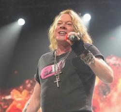 Axl Rose: «Οι Queen είναι η μεγαλύτερη μπάντα όλων των εποχών…» 
