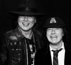 «Οι AC/DC ηχογραφούν νέο δίσκο με τον Axl Rose» 