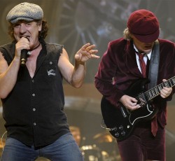 Brian Johnson και Phil Rudd έξω από το στούντιο των AC/DC… 