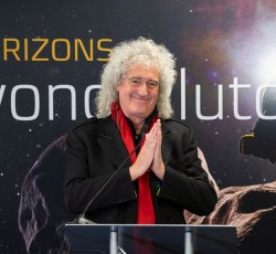 "New Horizons": Πρώτο κομμάτι για τον Brian May μετά από 20 χρόνια 