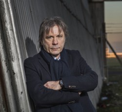 Bruce Dickinson: «Η εκμετάλλευση και η αλαζονεία των δισκογραφικών εταιρειών…» 