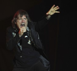 Bruce Dickinson: «Δεν έχω παρακολουθήσει ποτέ συναυλία των ειδώλων μου» 