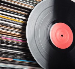 Τα CD «πεθαίνει» τρεις φορές γρηγορότερα από την άνοδο του βινυλίου 