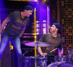 Μέλη των Pearl Jam και των Red Hot Chili Peppers διασκευάζουν Depeche Mode