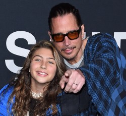 Ο Chris Cornell και η κόρη του ντουέτο στο "Nothing Compares 2 U" 