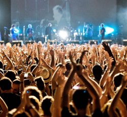 Μείωση του ΦΠΑ στις συναυλίες στο 6% προανήγγειλε το υπουργείο Οικονομικών 