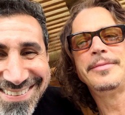 Serj Tankian και Prophets Of Rage τιμούν από σκηνής τον Chris Cornell (video)