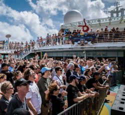 H απόλυτη prog-rock κρουαζιέρα! 