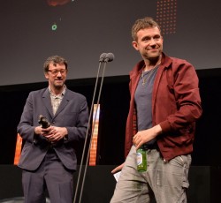 Οι Gorillaz διασκευάζουν το "Song 2" των Blur