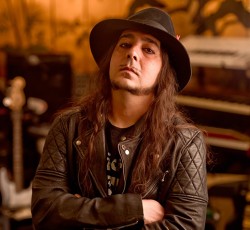 Ο «Δικτάτορας» των Daron Malakian And Scars On Broadway