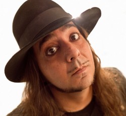 Τα «γεμισμένα όπλα» των Scars On Broadway του Daron Malakian 
