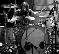 Διαθέσιμο το "Play" του Dave Grohl 
