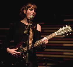 Νέο δίσκο ηχογραφεί η Emma Ruth Rundle 