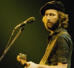 Eric Clapton: «Νιώθω μεγάλη ντροπή για τα ρατσιστικά σχόλια του παρελθόντος…» 