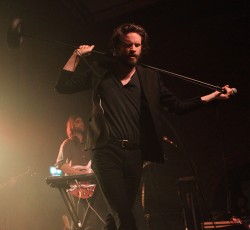 «Φρέσκος» Father John Misty…