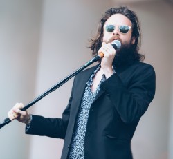 Ο Father John Misty «μοιράζεται» δυο νέα κομμάτια