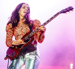 Έρευνα της Fender: «Το 50% των νέων κιθαριστών είναι γυναίκες…» 