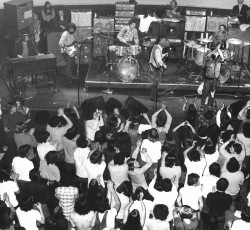 Γκρεμίζεται το ιστορικό Fillmore West 