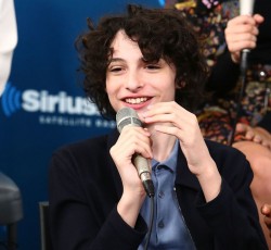 Πρώτο μουσικό δείγμα από τον πρωταγωνιστή του Stranger Things 