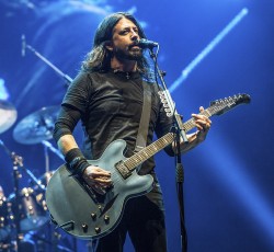 Oι Foo Fighters live σε οροφή σπιτιού 