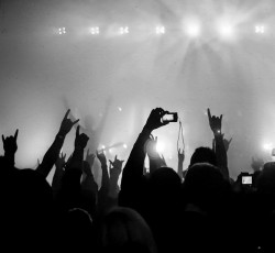 Ζευγάρι εγκαταλείπει το παιδί του για δυο μέρες, για να παρευρεθεί σε συναυλία των Godflesh 