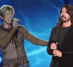 Κυκλοφορεί κομμάτι που είχε γράψει ο Dave Grohl για τον David Bowie  