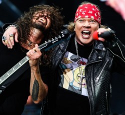 Foo Fighters και Guns N’ Roses στην ίδια σκηνή 