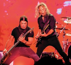 Ο Kirk Hammett και ο Robert Trujillo  διασκευάζουν Michael Schenker