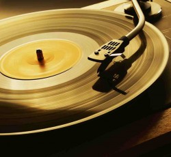 Το High Definition βινύλιο πολύ κοντά στα ράφια των δισκοπωλείων 