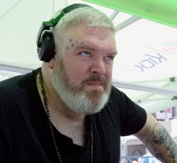 O Hodor του Game Οf Thrones τζαμάρει με τους Megadeth