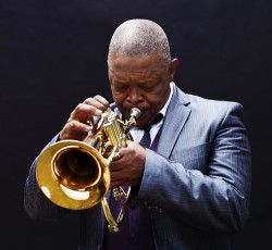Πέθανε ο «πατέρας της νοτιοαφρικανικής jazz», Hugh Masekela 