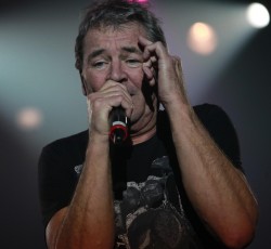 Ian Gillan: «Είναι πλέον αργά για επανασύνδεση με τον Ritchie Blackmore…» 