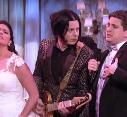 Ο Jack White σε παράξενο ερωτικό τρίγωνο του Saturday Night Live (video)