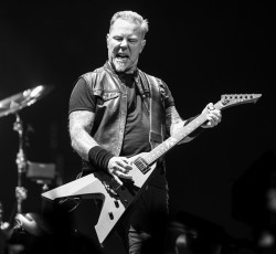 James Hetfield: «Η εμμονή μου με την Flying V κιθάρα της Gibson» 